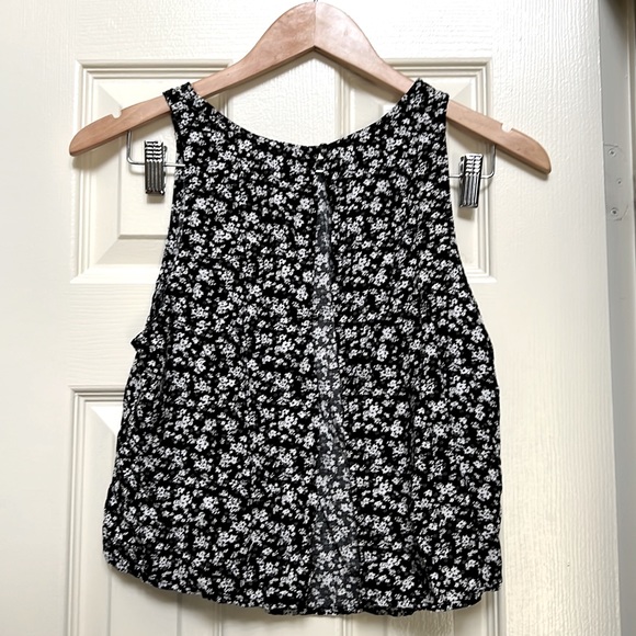 Garage Open Back High Neck Black and White Floral Sleeveless Top Women’s US M - Picture 3 of 6